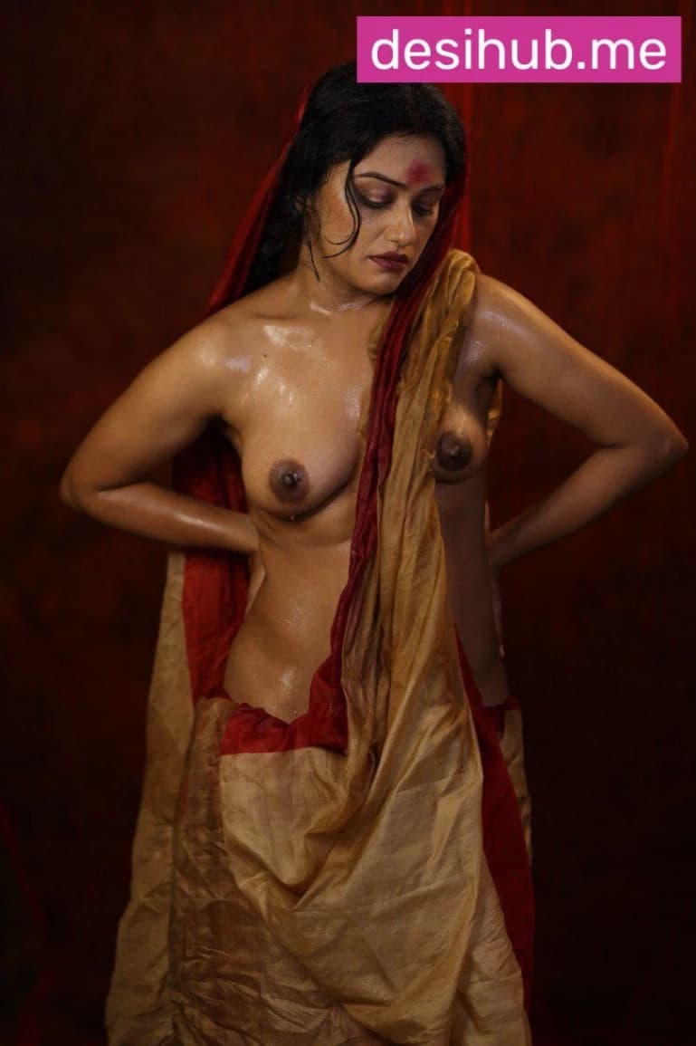 Image of Nude Insta Model Squeezes Her Big Boobs in Leaked Desi Photoshoot