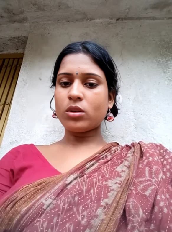 Leaked desi aunty nude mms shows huge boobs teasing and pussy play