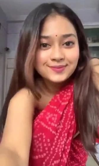 Leaked Desi Girlfriend Nude in Red Saree Spreading Wet Pussy and Big Boobs