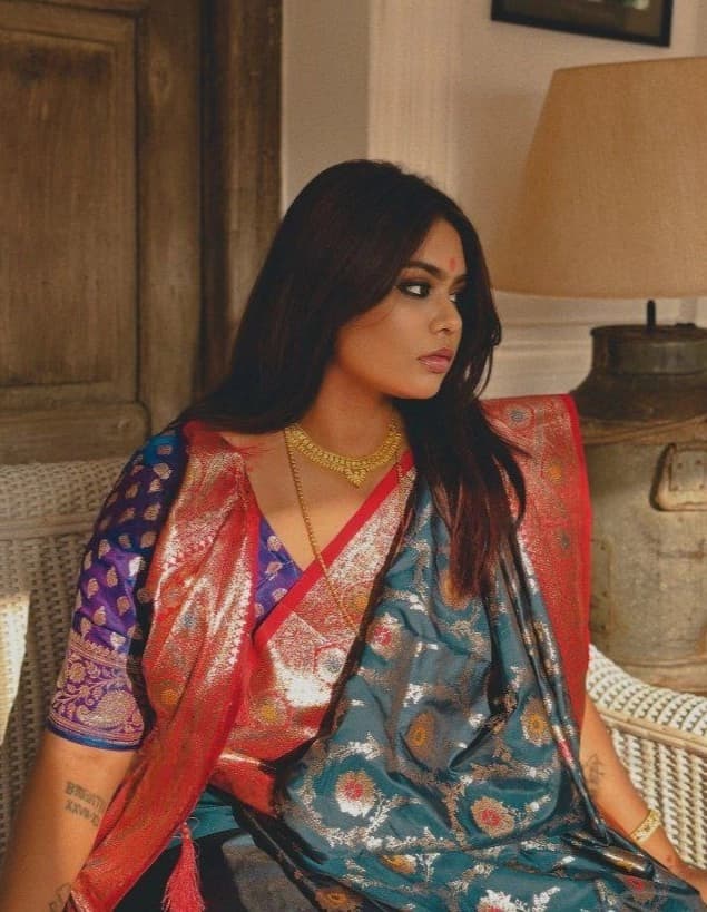 Image of Busty Indian Oasi Das Strips Saree Showing Big Boobs And Pink Pussy On Cam