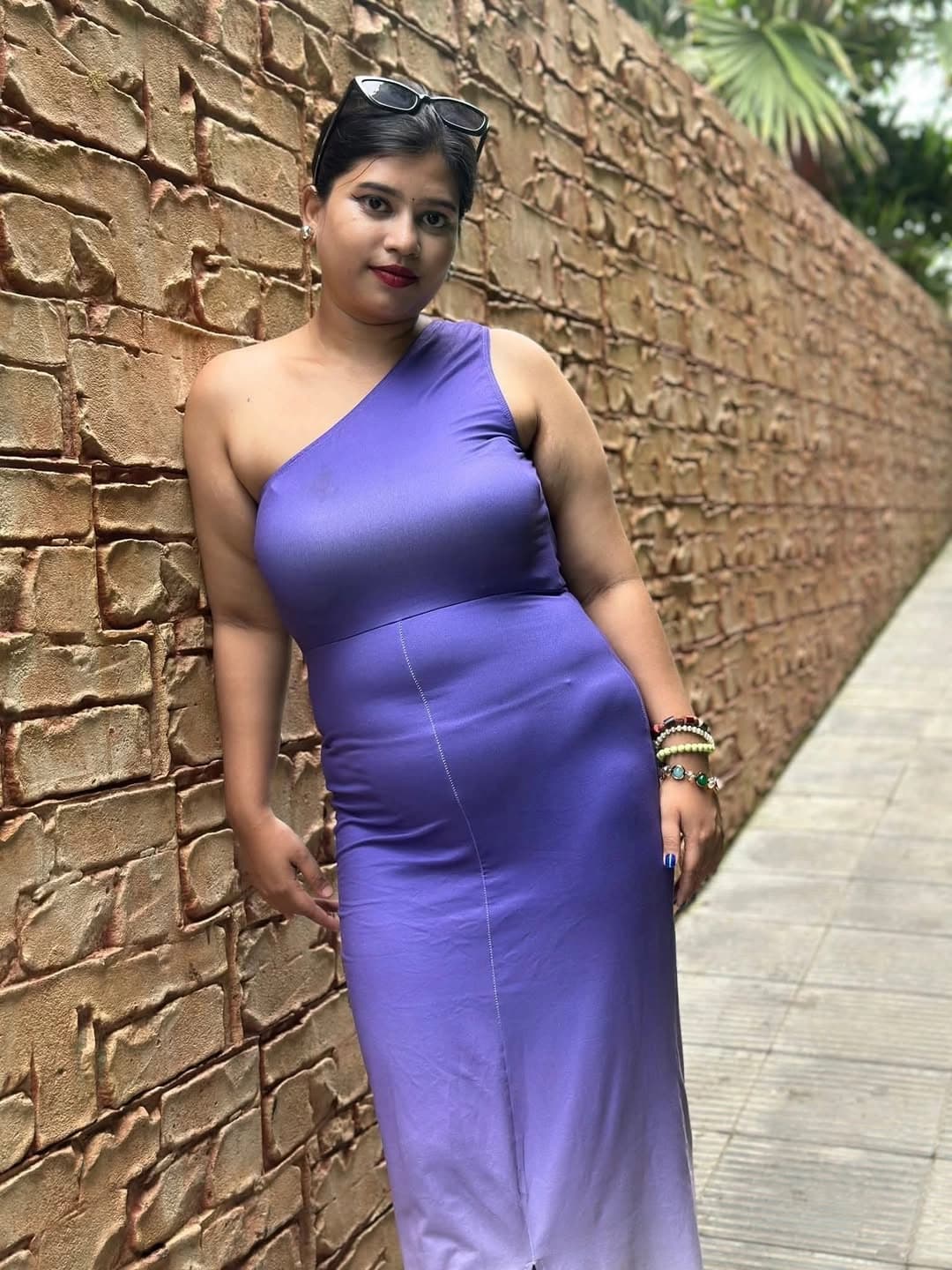 Bengali Rima Akter strips fully nude on cam exposing big boobs and thick ass