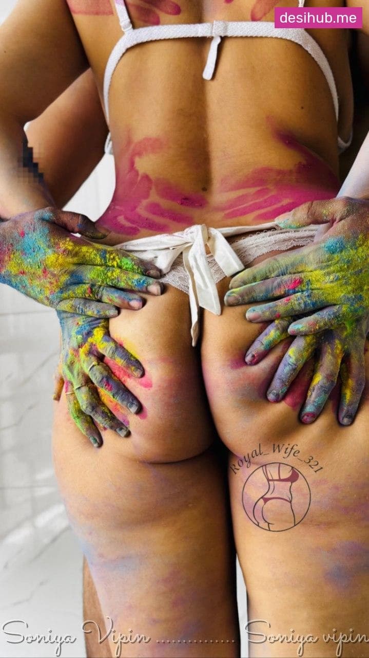 Image of Desi wife Soniya Vipin strips totally nude for a wild Holi special photoshoot