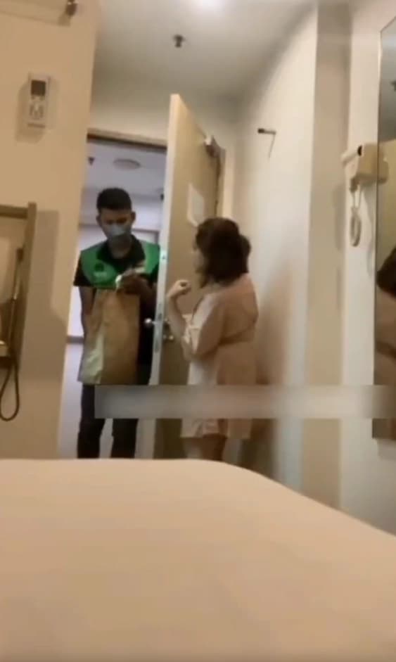 Viral Desi Nude Babe Tricks Delivery Guy Into Hardcore Sex Leaked Video