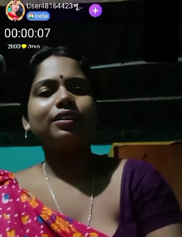 Desi Bhabhi Strips Saree Full Nude Fingering Wet Pussy Leaked